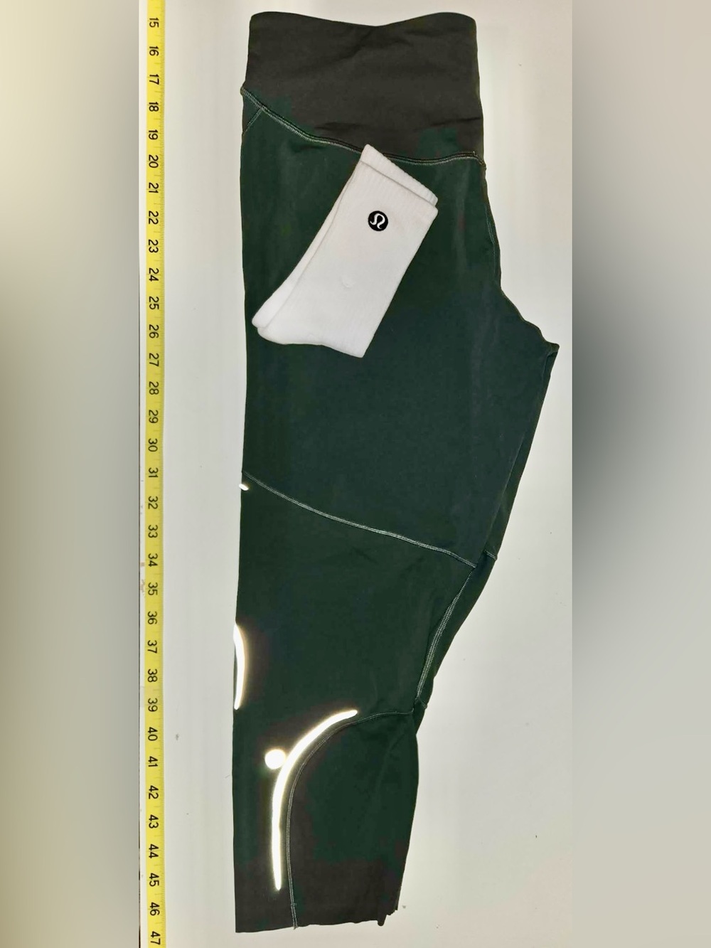 Lululemon Set Base Pace High-Rise Reflective 23" Smoked Spruce Sz 14 & Socks